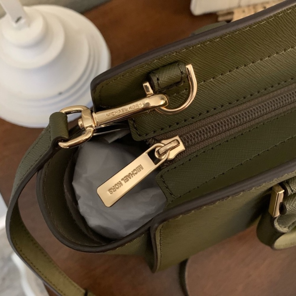 New 🍭MK medium selma olive - Picture 5 of 6